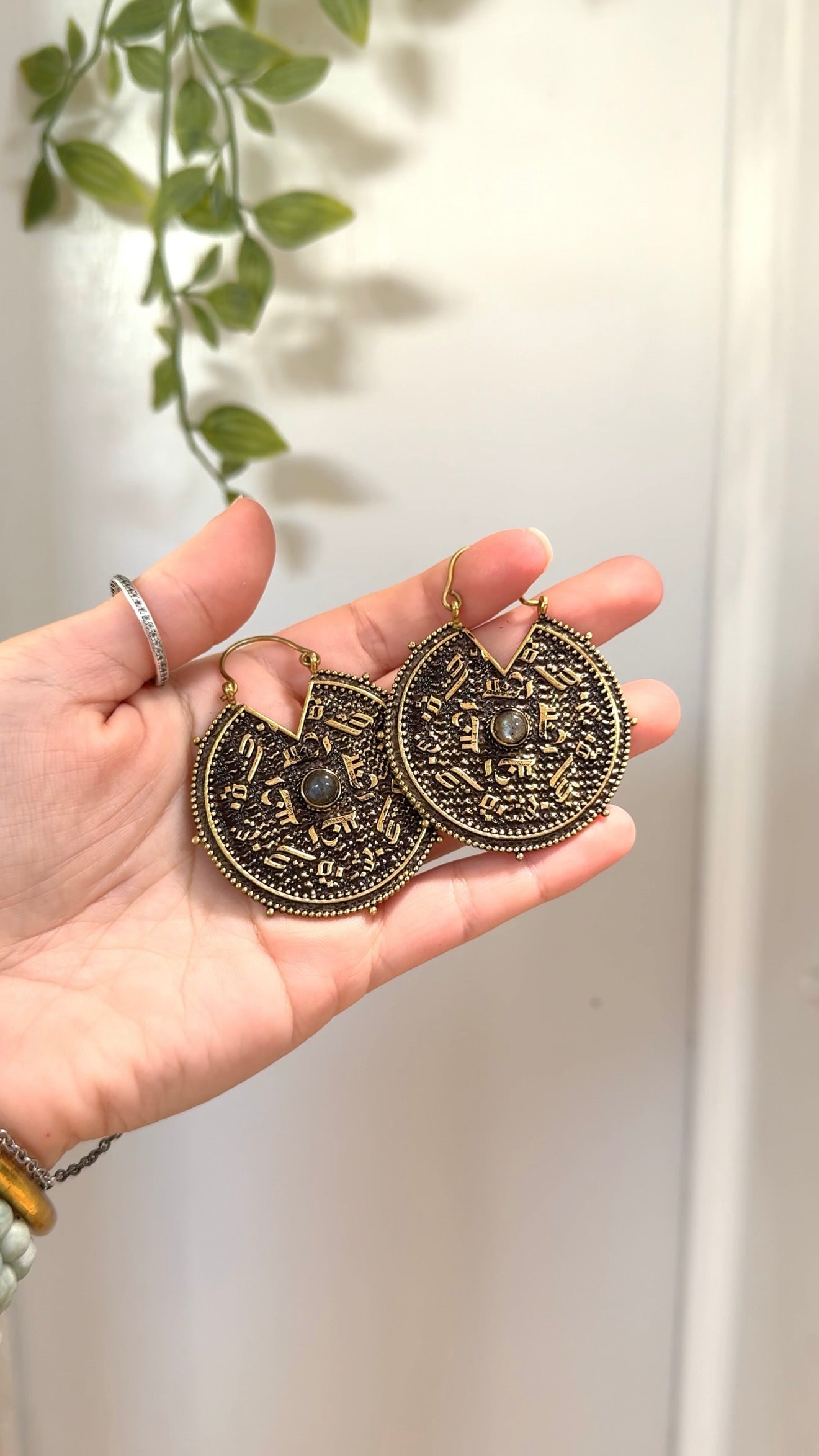 Ancient • Hoops
